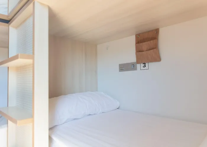 Cats Hostel San Sebastian Сан-Себастьян