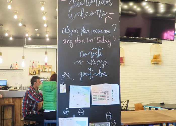 Cats Hostel San Sebastian Сан-Себастьян