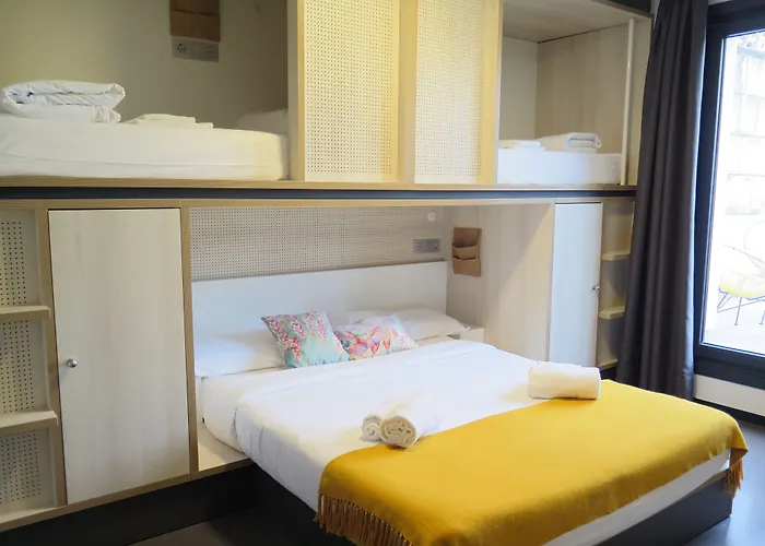 Cats Hostel San Sebastian *