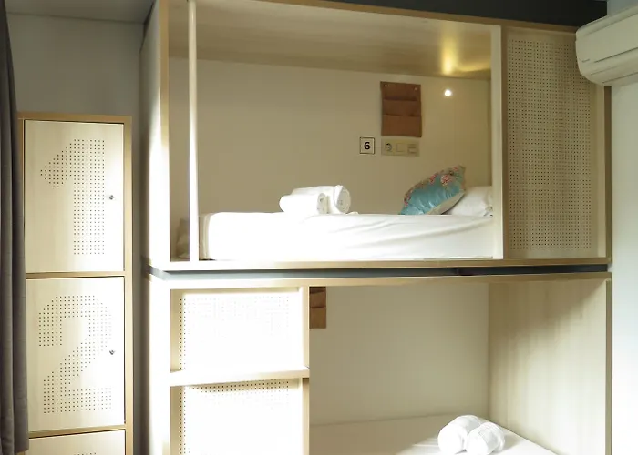 Хостел Cats Hostel San Sebastian Сан-Себастьян