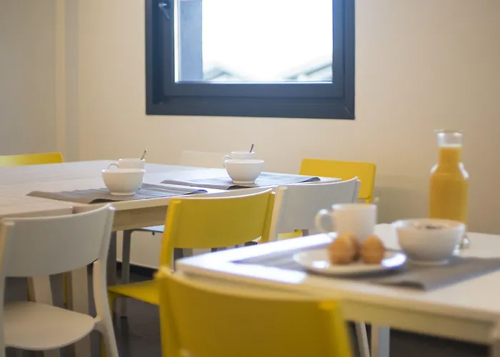 Cats Hostel San Sebastian Хостел Сан-Себастьян