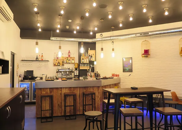 Cats Hostel San Sebastian * Сан-Себастьян