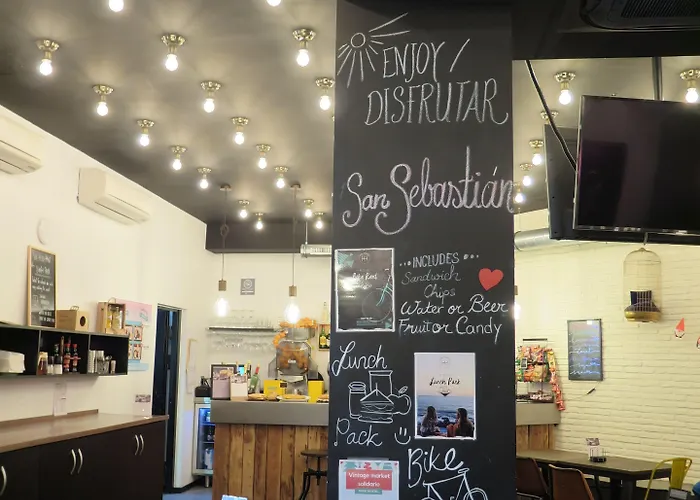 Хостел Cats Hostel San Sebastian Сан-Себастьян