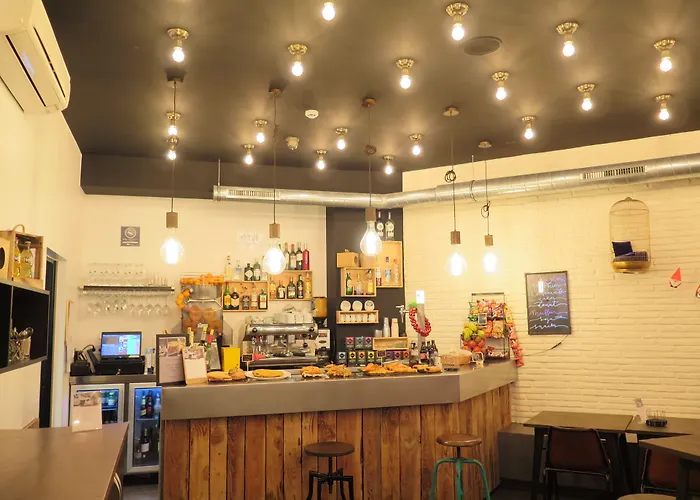 Cats Hostel San Sebastian * Сан-Себастьян