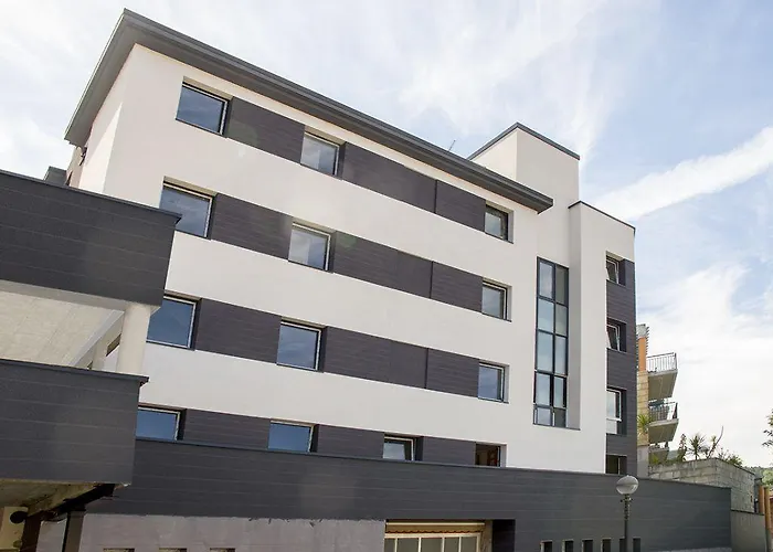 Cats Hostel San Sebastian Хостел