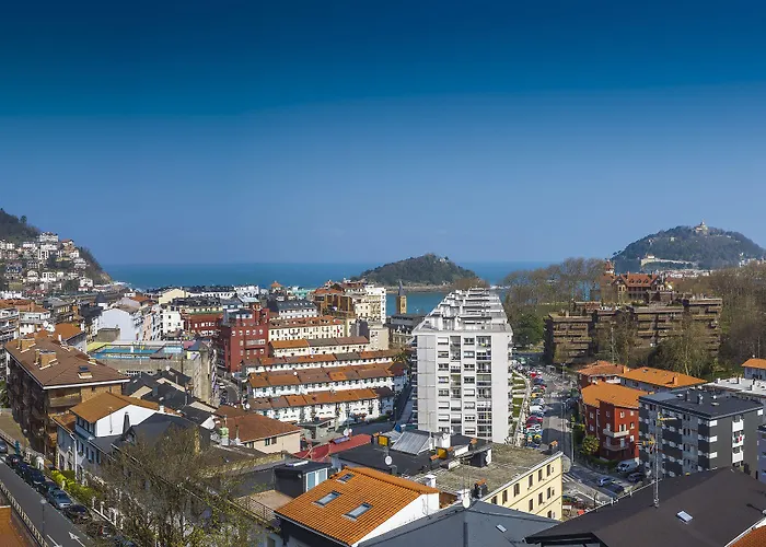 Cats Hostel San Sebastian Хостел