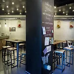 Cats Hostel San Sebastian *